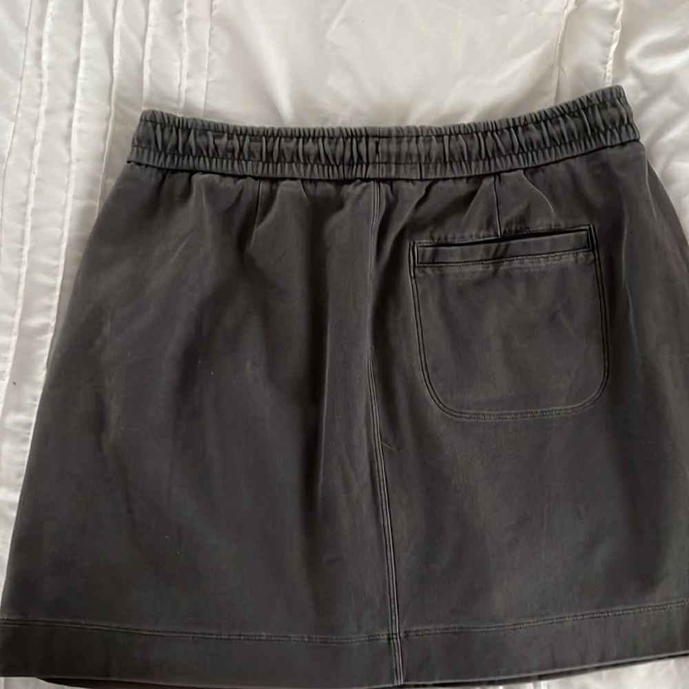 ATHLETA Dark Gray Mini Skirt, Size 4 - Picture 6 of 6
